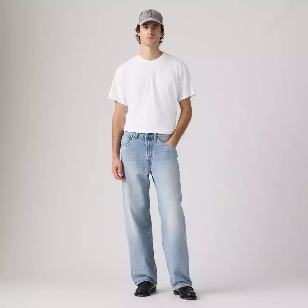 501 Loose er eitt nýjasta sniðið frá Levi's. Fullkomið fyrir þau sem vilja vídd, en innan hóflegra marka. Mjög vinsælt hjá öllum kynjum. Levi´s, 18.990 kr. Levi´s, 18.990 kr.