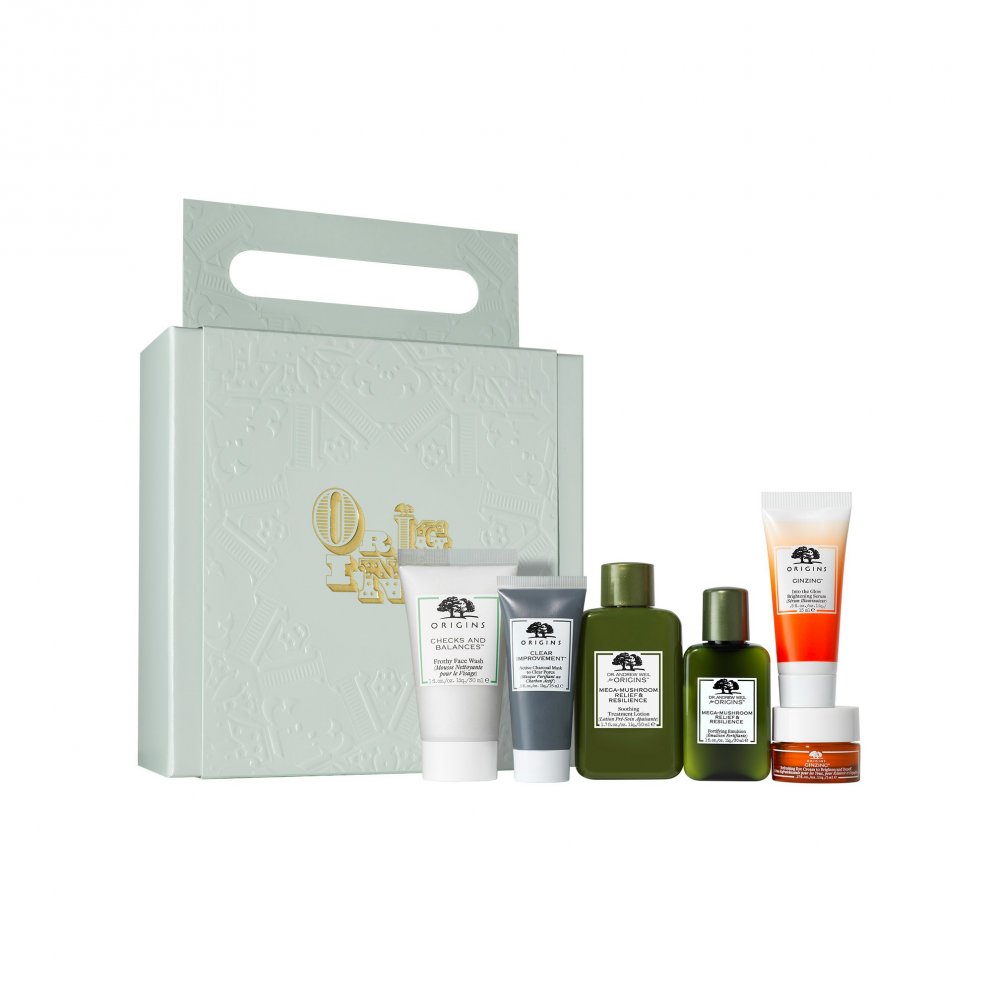 Gjafasett frá Origins sem inniheldur Checks and Balances Frothy Face Wash, Clear Improvement Active Charcoal Mask, Mega-Mushroom Relief & Resilience Soothing Treatment Lotion, Mega-Mushroom Fortifying Emulsion, GinZing Into the Glow Brightening Serum og GinZing Refreshing Eye Cream to Brighten and Depuff. Lyfja, 7.198 kr.