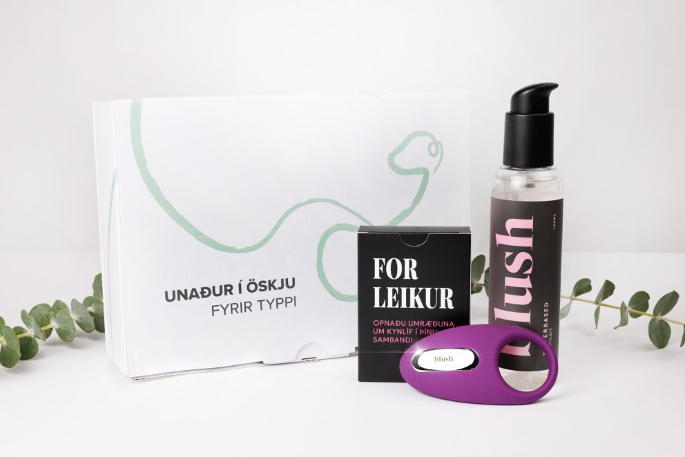 Unaður í öskju fyrir typpi styður við þitt kynheilbrigði með völdum vörum sem henta einstaklega vel til að njóta með sjálfum þér eða öðrum. Lyfja, 11.192 kr.