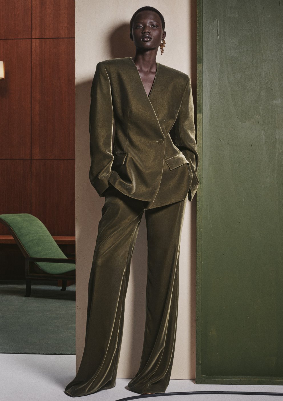 Geggjuð dragt úr jólalínu H&M sem er komin í „flagship“ verslunina í Smáralind.