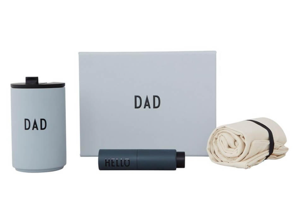 Gjafaboxið inniheldur ferðamál, handspritt og taupoka með áletrunum Mom eða Daddy. Dúka, 11.990 kr.