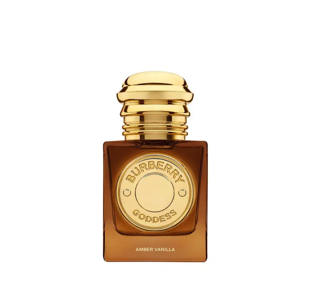 Amber vanilla er nýjasta viðbótin við hina sívinsælu og sístækkandi Burberry Goddess ilmfjölskyldu. Hlýr og kósí vanilluilmur sem tekur utan um mann. Hagkaup, frá 6.599 kr.