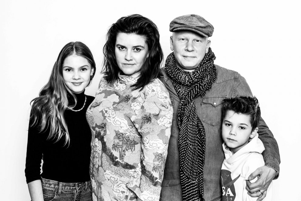 Mynd: Brynjar Snær. Ólafur segist vera stoltastur af eiginkonunni og börnum þeirra. Hér eru þau samankomin, Ólafur og leikkonan Esther Talía Casey, eiginkona hans og börn þeirra.