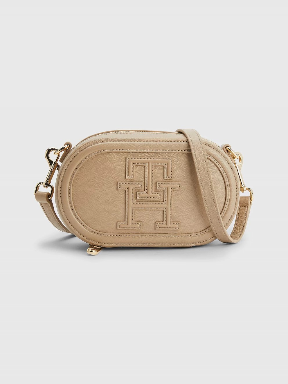 Sjúklega sæt taska úr smiðju Tommy Hilfiger og fæst í Karakter á 20% afslætti á Kauphlaupi eða 21.596 kr.