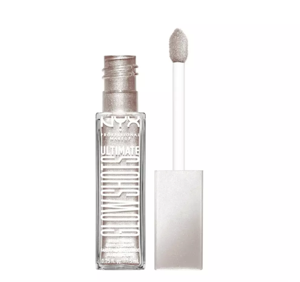 Ultimate Glow Shots - Fallegir fljótnandi augnskuggar með fallegum ljóma. Ég nota yfirleitt sólarpúður, smá brúnan blýant í augnhárarótina og þessa fallegu skugga á augnlokin þegar ég farða fyrir fermingar. Einfalt, fallegt en auðvelt að ýkja með smá meiri brúnum augnskugga. Grape fruit og goldengoji eru mínir uppáhaldslitir. Hagkaup, 2.295 kr.