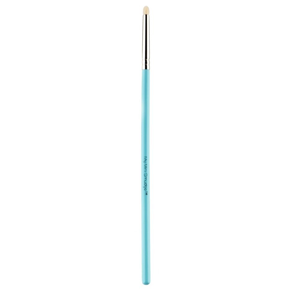 Mini Smudge-burstinn er fullkominn til að blanda eyeliner og búa til smokey effekt á augun. Elira, 2.712 kr.