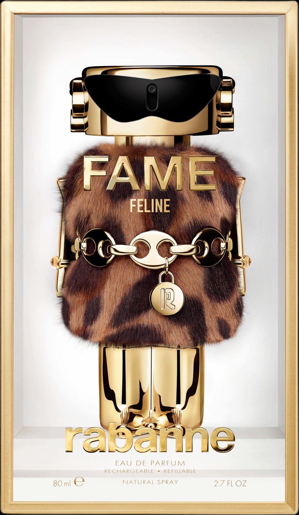 Kynntu þér FAME FELINE, nýja tískutáknið frá Rabanne – loðna, safngripaútgáfu sem hrífur við fyrstu sýn. Hún deilir sama einkennandi ilmi og FAME Eau de Parfum, en er nú klædd í nýjan búning: hlýja og villta hlébarðaloðflík. FAME Eau de Parfum sameinar jasmínilm, safaríkt mangó og óviðjafnanlega seiðandi, kremkennda reykelsisnótu – ilmur sem laðar að sér eins og segull. 