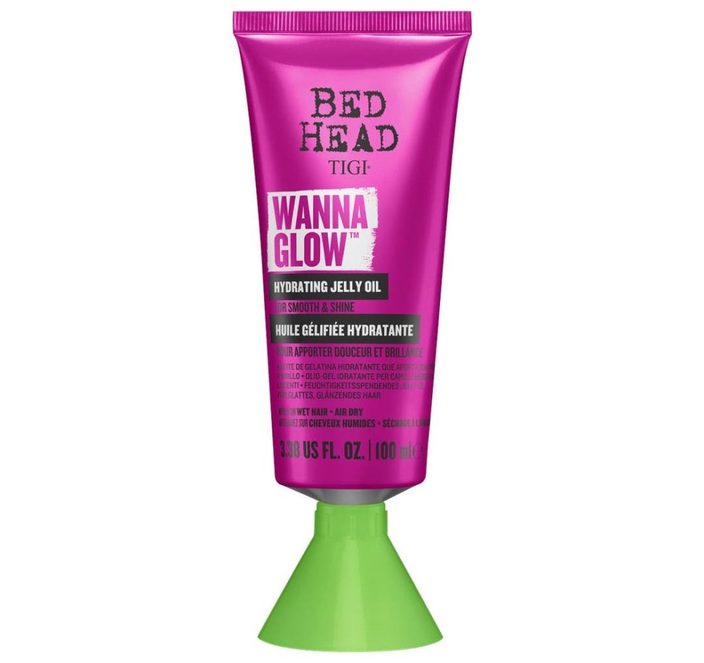 Wanna Glow er glansandi formúla frá Bed Head fyrir þurrt hár. Gefur hárinu mikinn raka og næringu! Frábært til að bæta raka og glans í þurrt og úfið hár. Hagkaup, 3.599 kr.