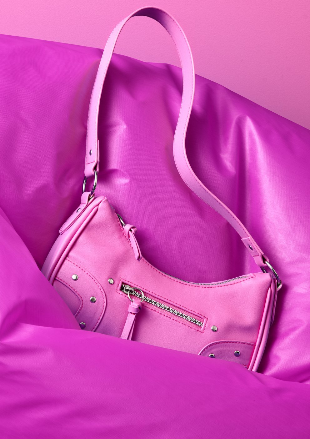 Smá Balenciaga-bragur á þessari! Taska úr Eva Cremers x H&M-línu.