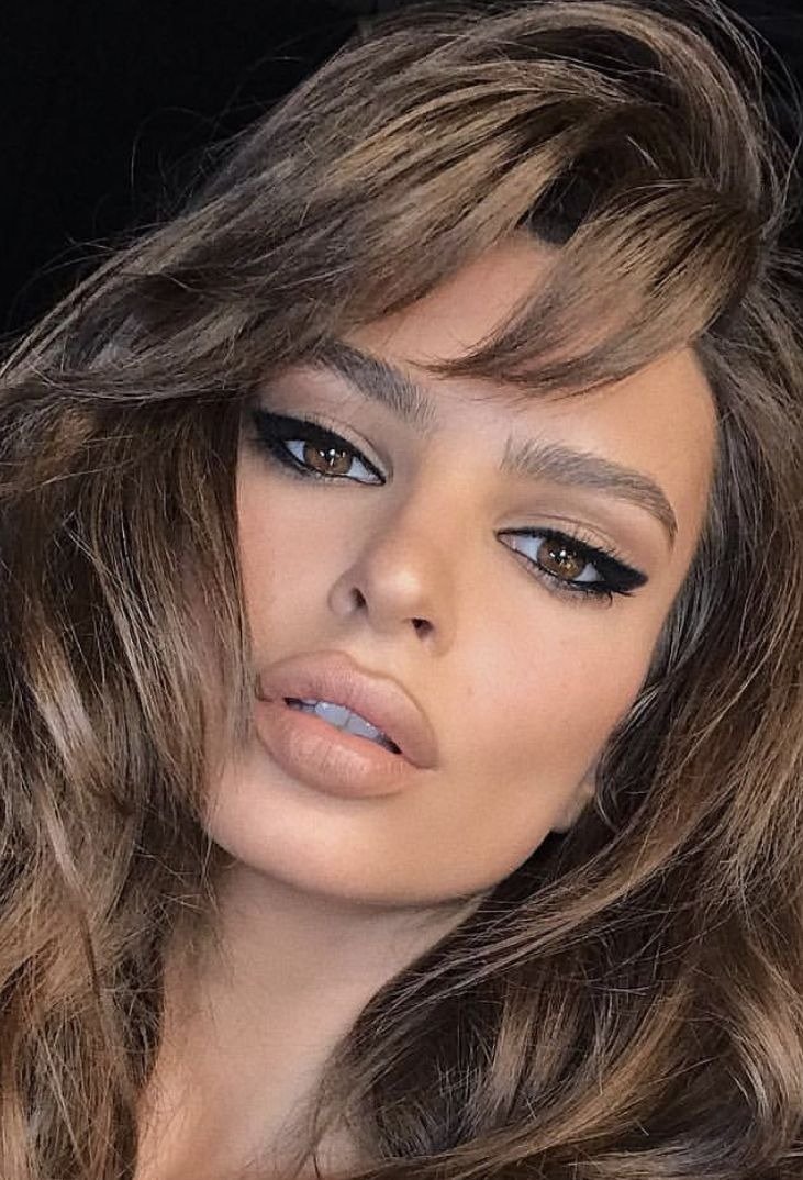 Emily Ratajkowski með næntís varakombó.