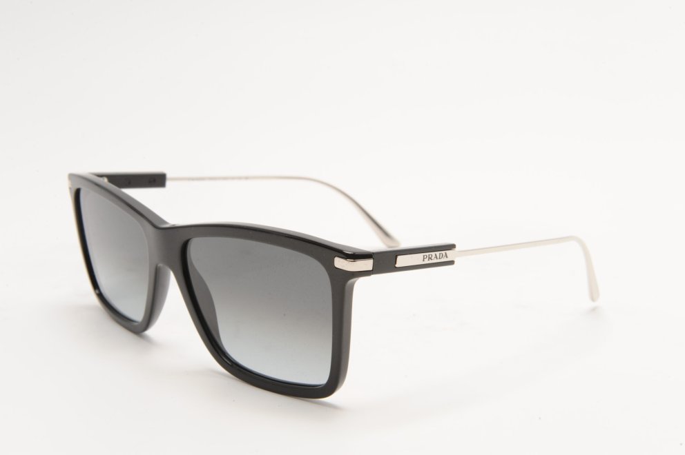 20% afsláttur í Optical Studio, Prada-sólgleraugu, fullt verð: 51.300 kr.