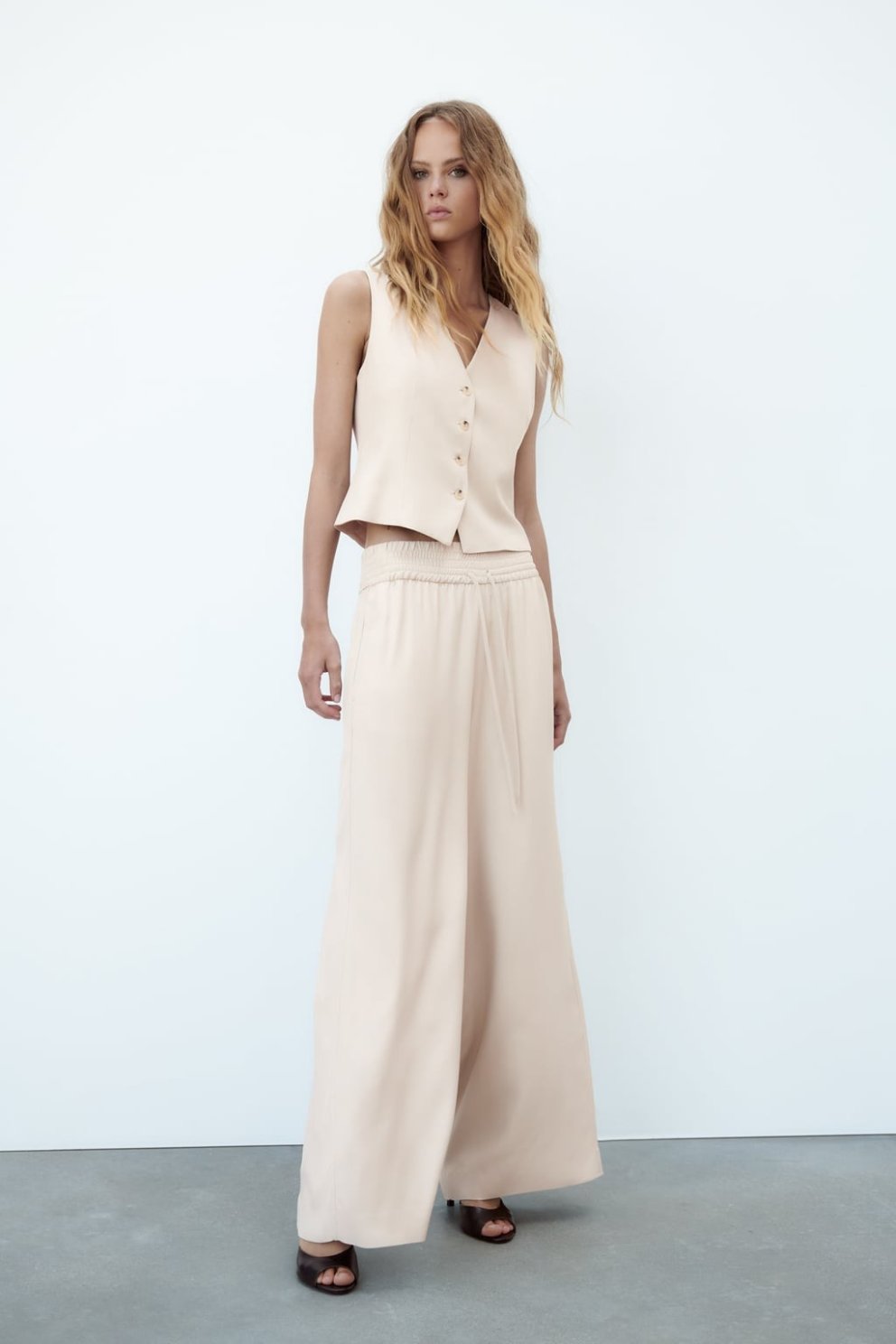 Vesti og buxur sem  henta í bæjarferðina í sumar, Zara, 6.995/8.995 kr.