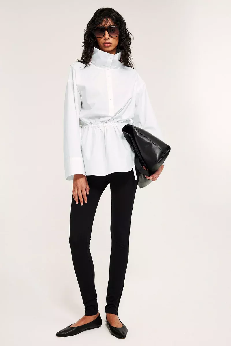 „Tunnel neck“ jakkar og skyrtur eru að trenda. Þessi er sjúklega töff! Kappahl, 6.999 kr.