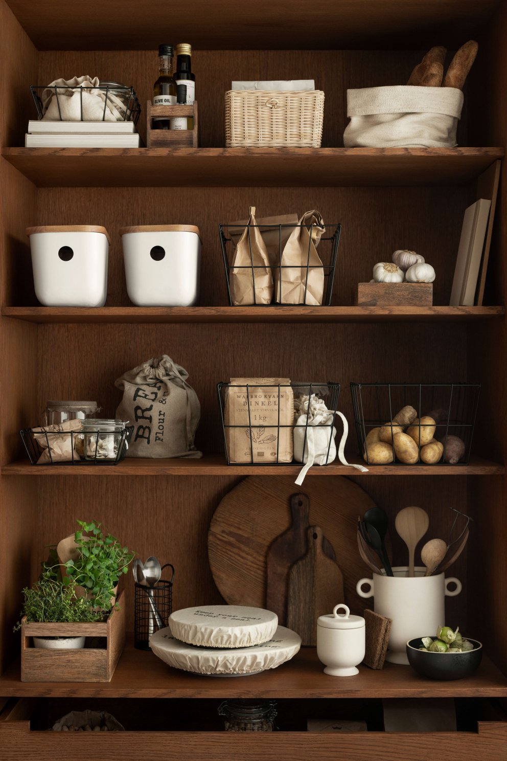H&M Home Smáralind. Fallegir smáhlutir og allt í röð og reglu í þessu eldhúsi.