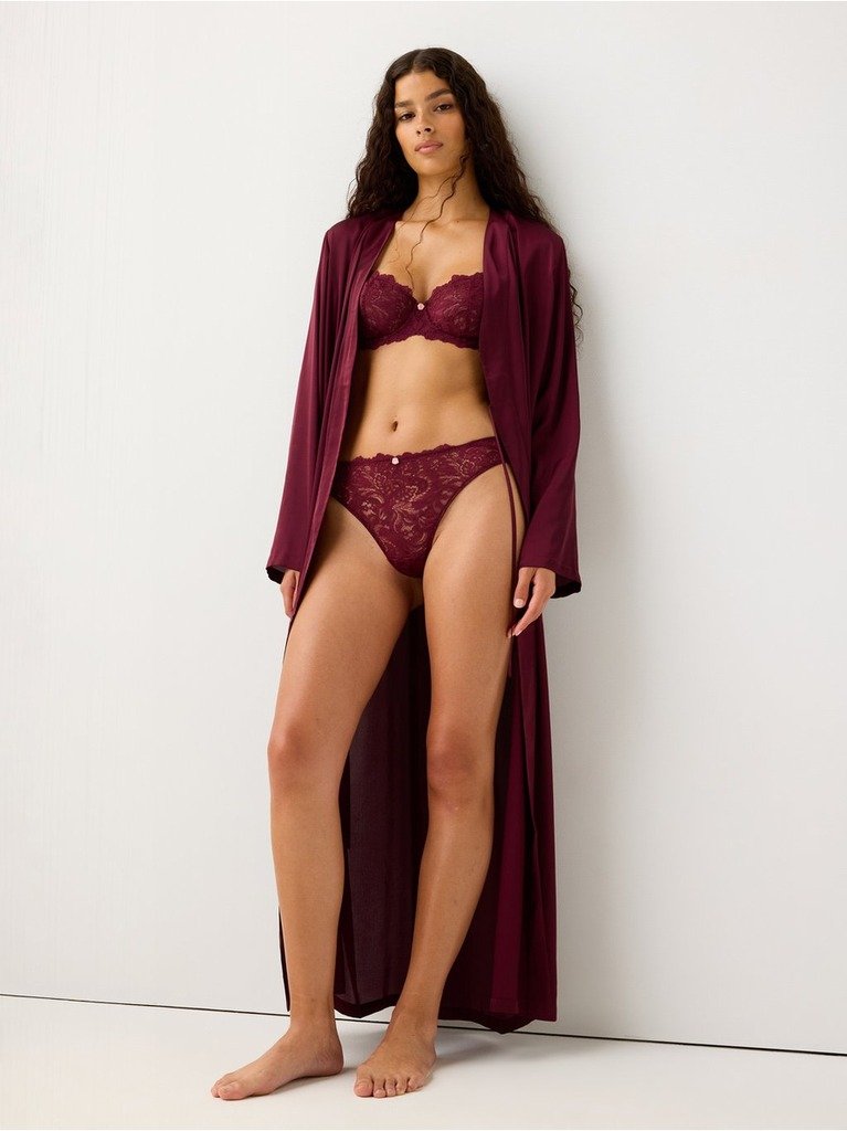 Sloppur, Lindex, 8.999 kr.