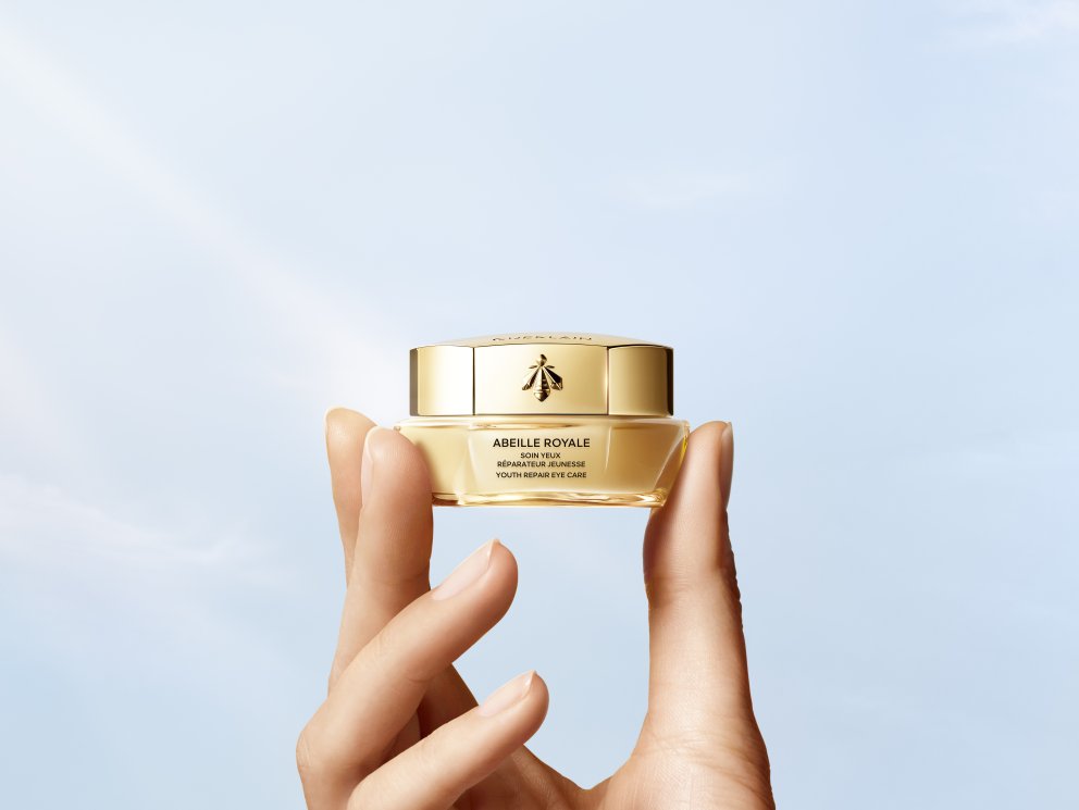 Youth Repair Eye Care er augnkrem frá Guerlain sem sléttir, lýsir og opnar augnsvæðið samstundis. Hentar öllum húðgerðum, einnig viðkvæmri húð.