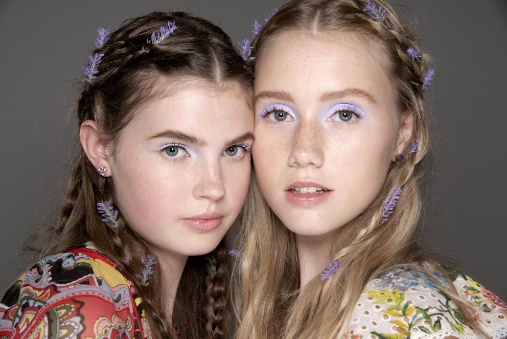 Alice + Olivia Lillablár augnskuggi kemur fallega út við pastelliti vortískunnar.