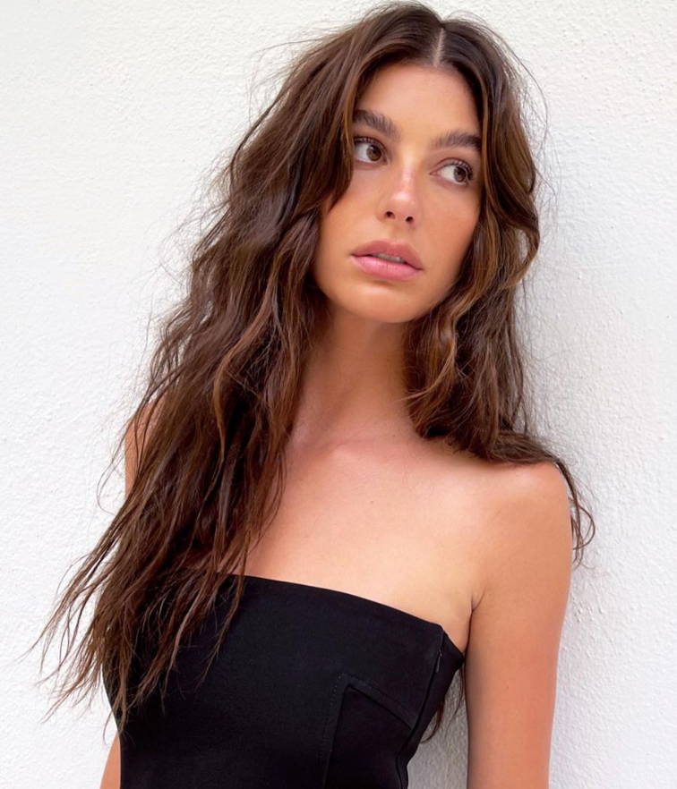 @camilamorrone Camila Morrone með áreynslulausa hárgreiðslu með fallegum styttum.