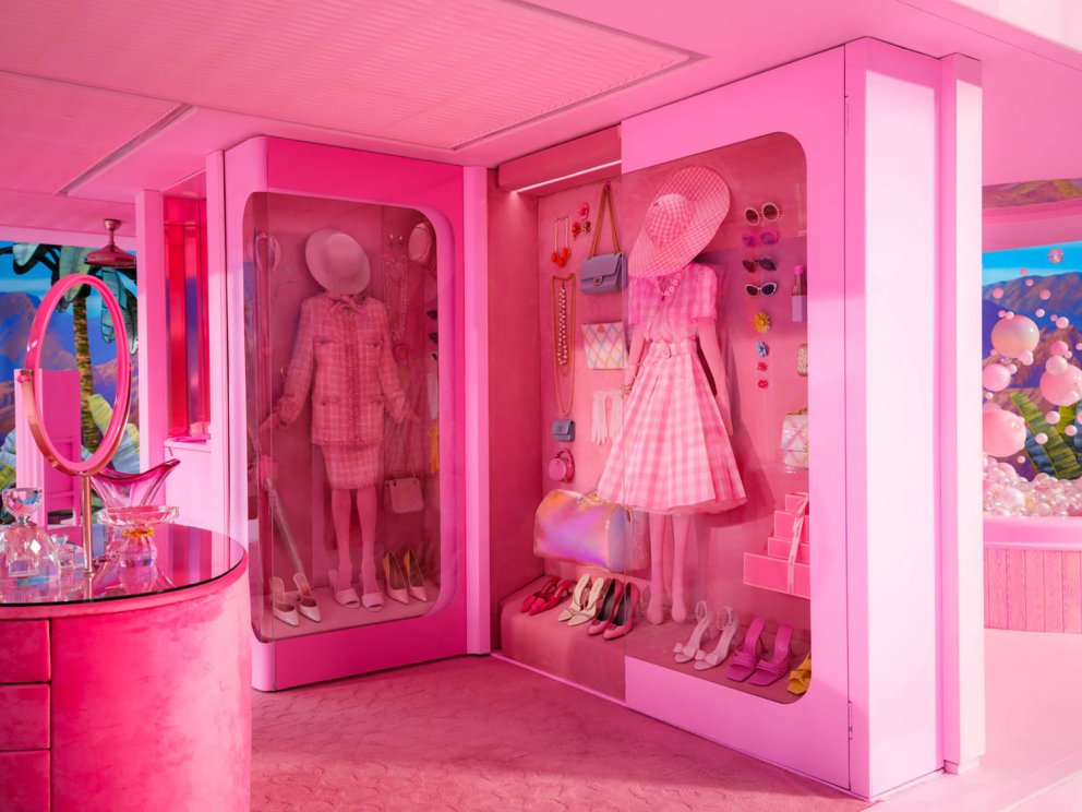 Hinn fullkomni Chanel-fataskápur, allir fylgihlutirnir á sínum stað sem setja punktinn yfir i-ið og skapa ekta Barbie-lúkk.