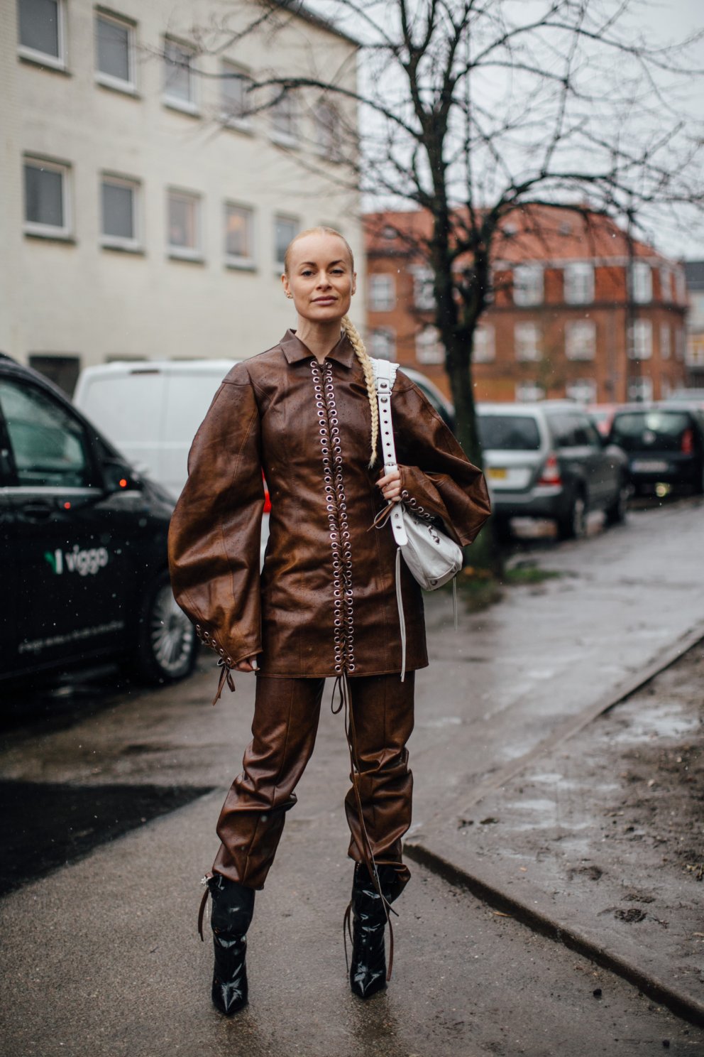 Þóra Valdimars í framúrstefnulegu leðurdressi.