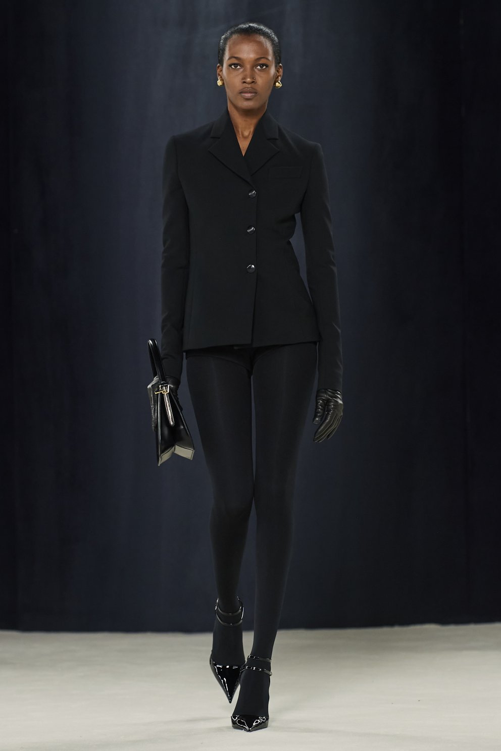 Svart og seiðandi Salvatore Ferragamo dress.