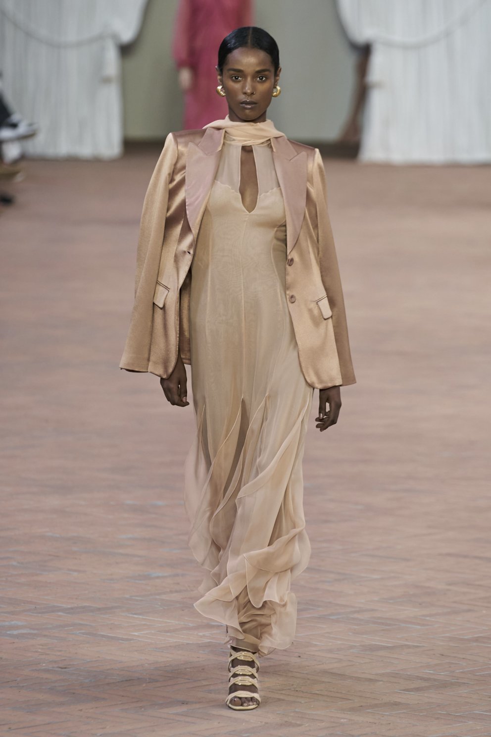Draumadress frá ítalska hátískuhúsinu Alberta Ferretti.