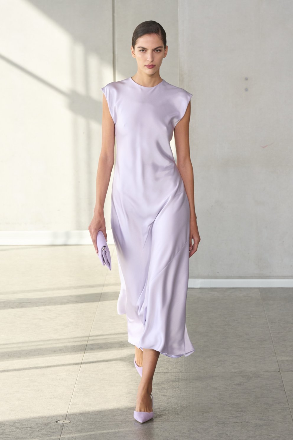 Mínimalískt og lillablátt hjá Carolina Herrera.