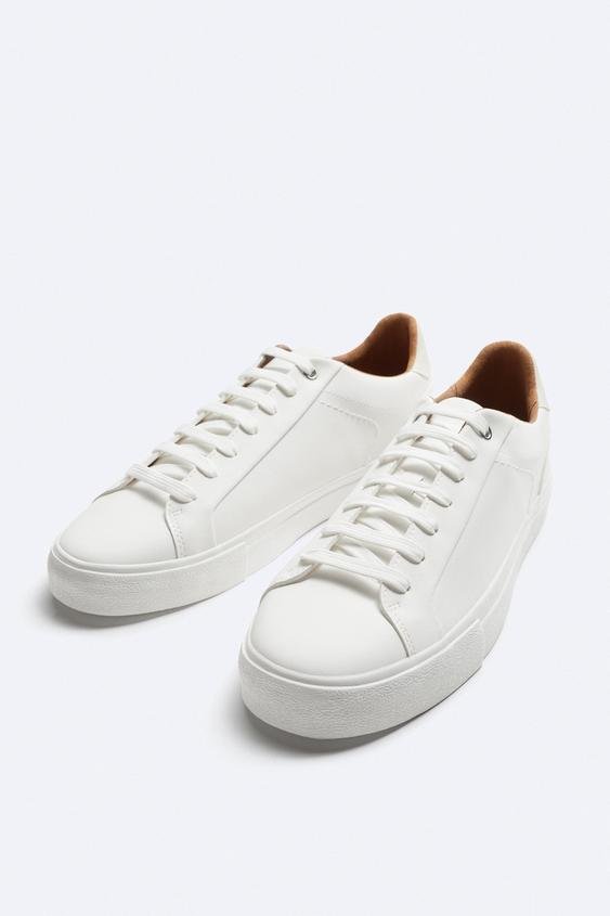Alltaf klassískt að para vel hreina, hvíta strigaskó við jakkafötin eða „chinos“ fyrir fágað en hversdagslegt lúkk. Zara, 5.995 kr.