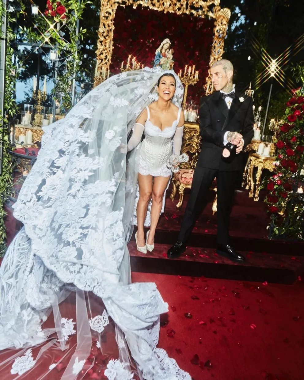 Kourtney Kardashian og Travis Barker á brúðkaupsdaginn.