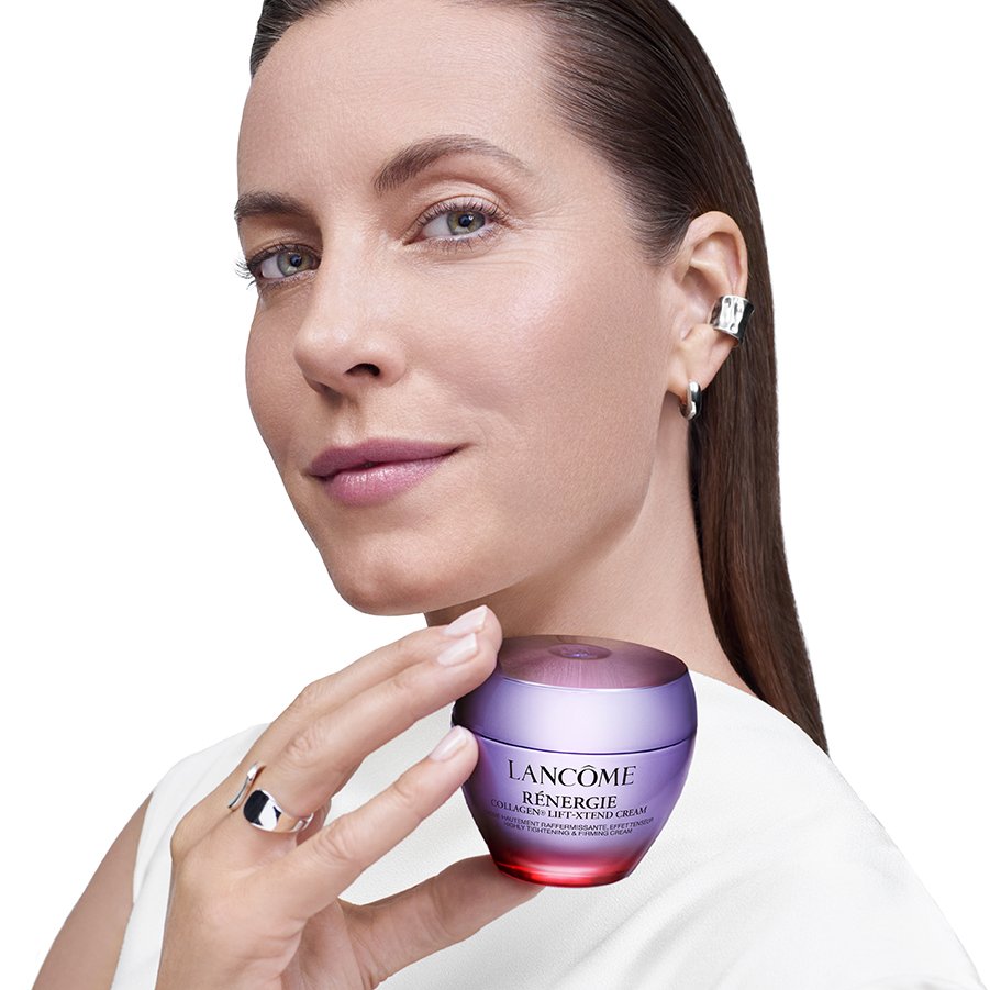Rénergie Collagen Lift er ný kynslóð kollagenvísinda frá Lancôme. Nýstárlegt krem með háþróuðu kollagenkomplexi sem vinnur gegn hrukkum og slappleika. Húðin verður stinnari um leið og andlitslínur verða sýnilega skilgreindari með tímanum. Hentar einnig viðkvæmri húð. Hagkaup, 17.999 kr.