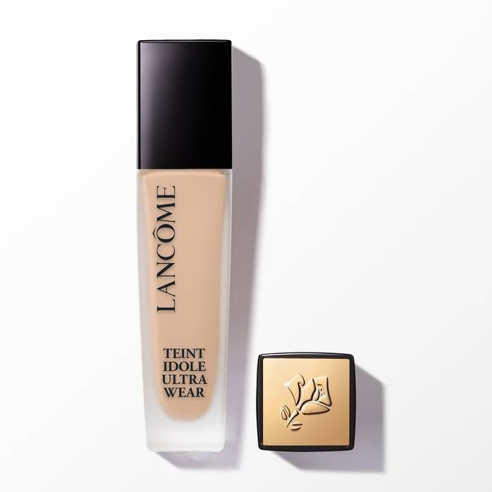 Teint Idole Ultra Wear frá Lancôme hefur nýlega fengið öppdeit á formúlunni sem er goðsagnakennd. Olíulaus farði sem gefur fallega, púðurkennda áferð og endist einstaklega vel á húðinni. Hagkaup, 7.999 kr.
