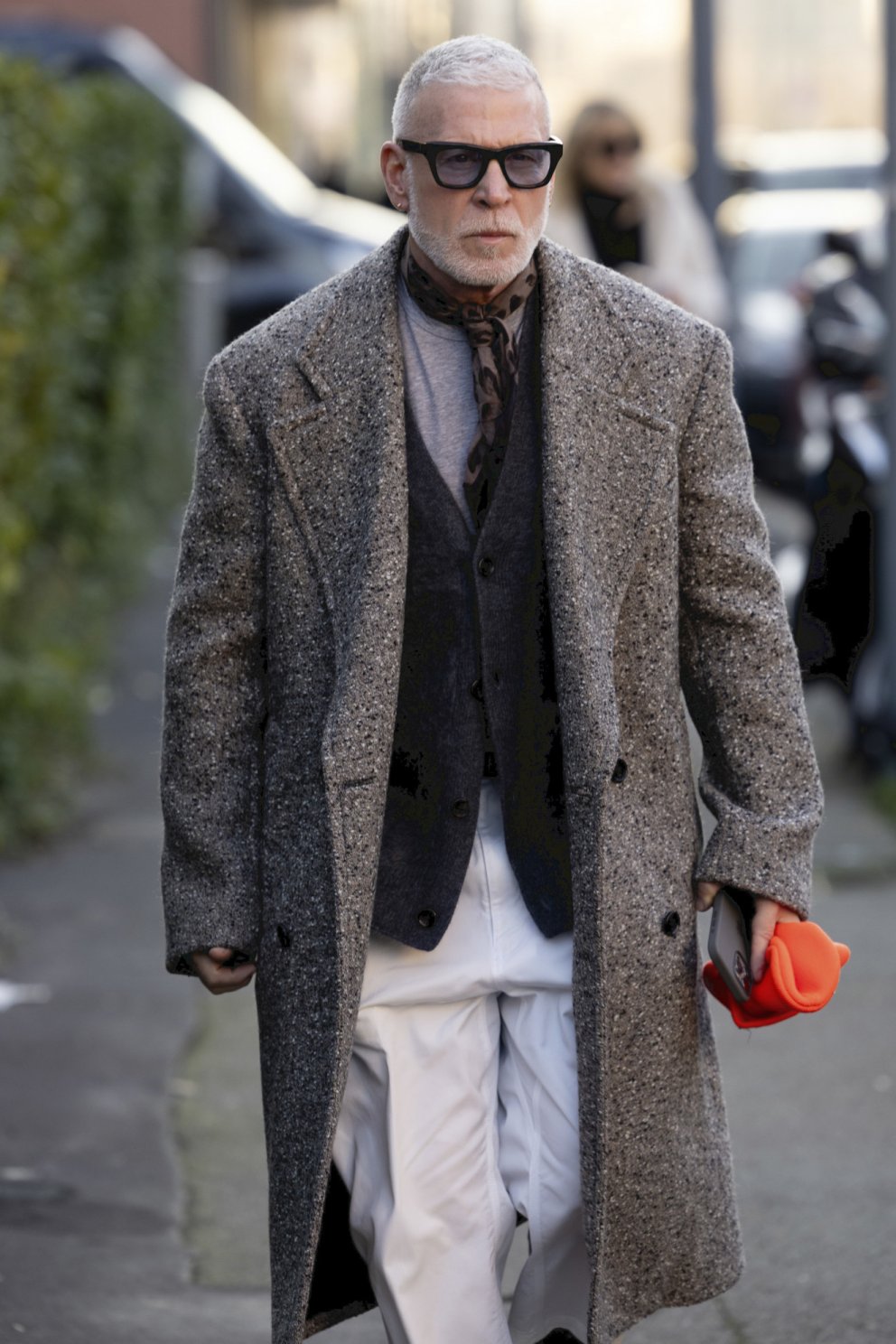 Klúturinn um hálsinn gerir herslumuninn.