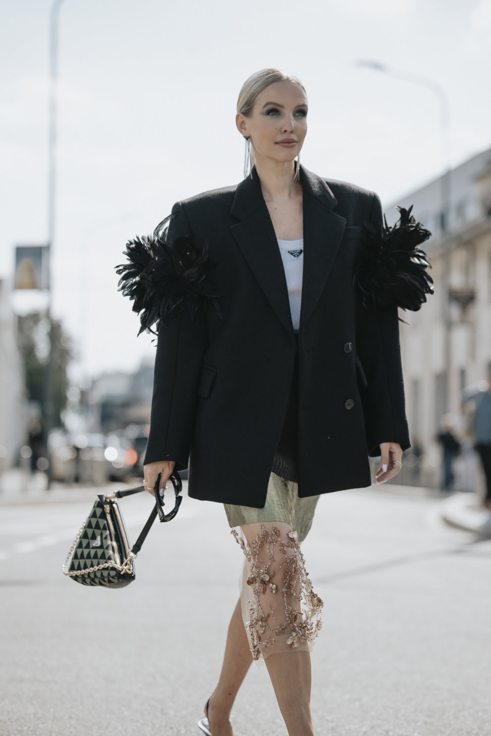 Leonie Hanne í smart Prada-dressi.