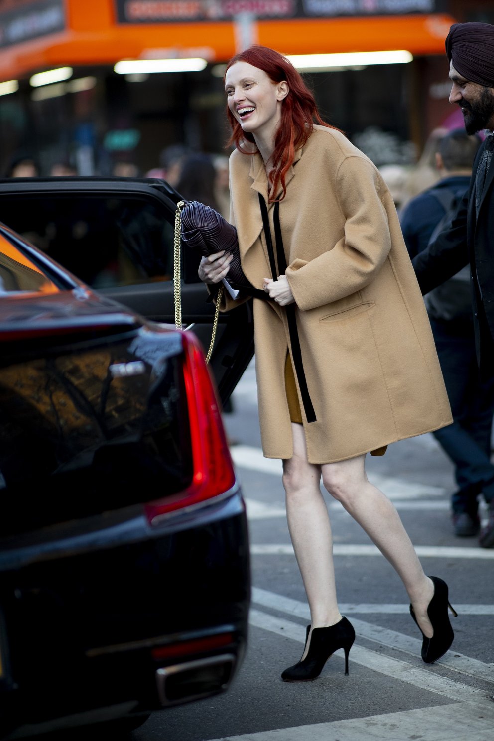 Brosið er alltaf fallegasti fylgihluturinn eins og sést bersýnilega á ofurfyrirsætunni Karen Elson.