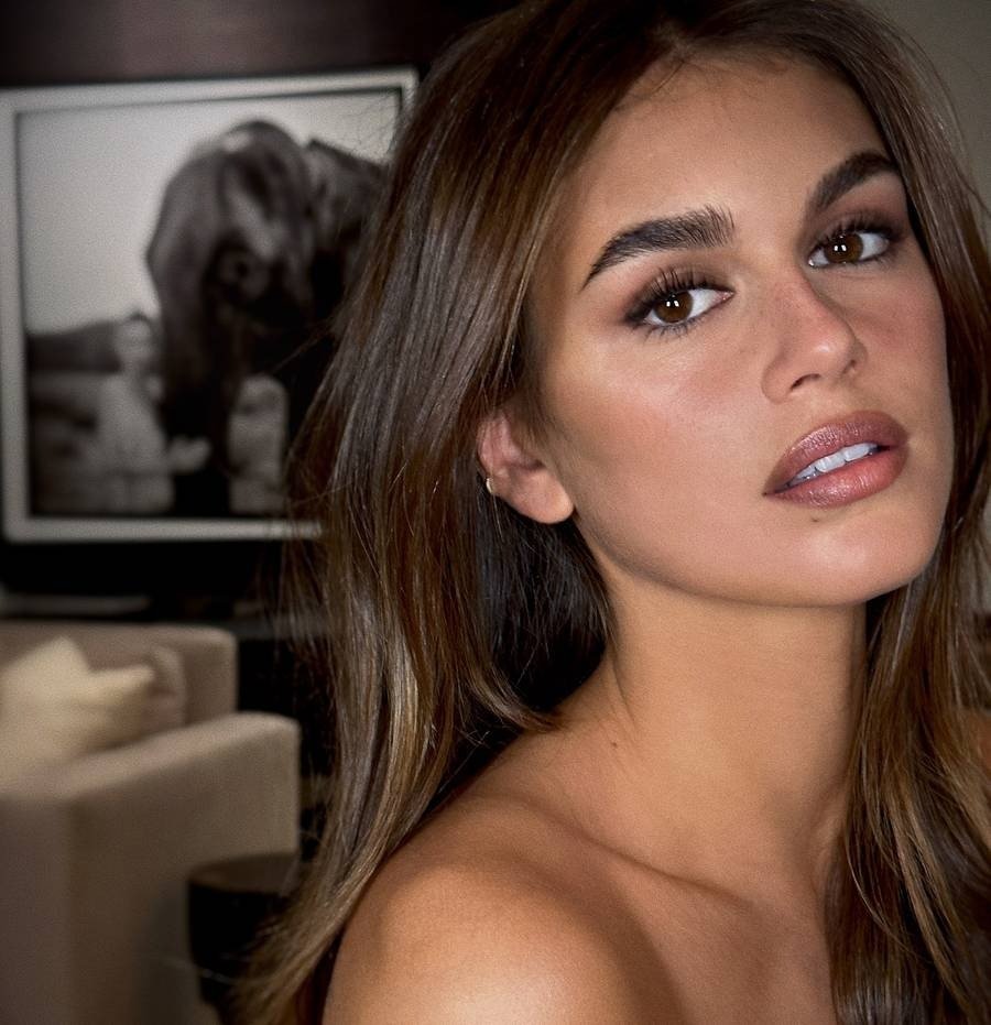 Instagram: @ninapark Sjaldan fellur eplið langt frá eikinni. Hér má sjá dóttur Cindy Crawford, Kaya Gerber, farðaða með næntísbrag.