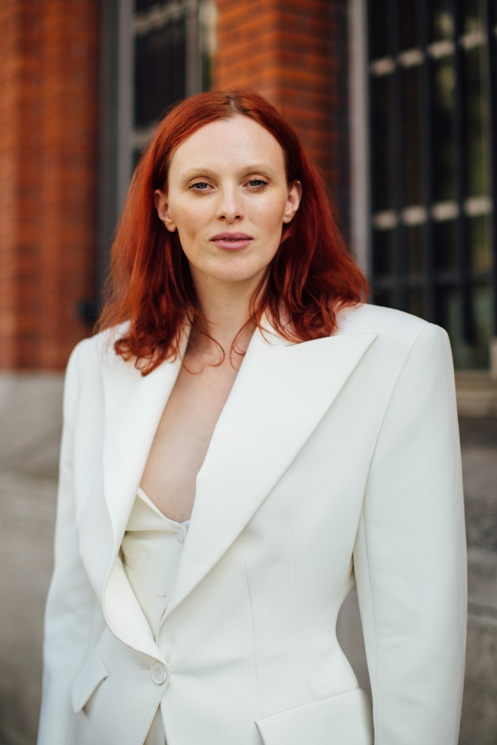 Uppáhalds aldamótafyrirsætan okkar, Karen Elson, rokkar eldrautt hár við föla og fallega húð.