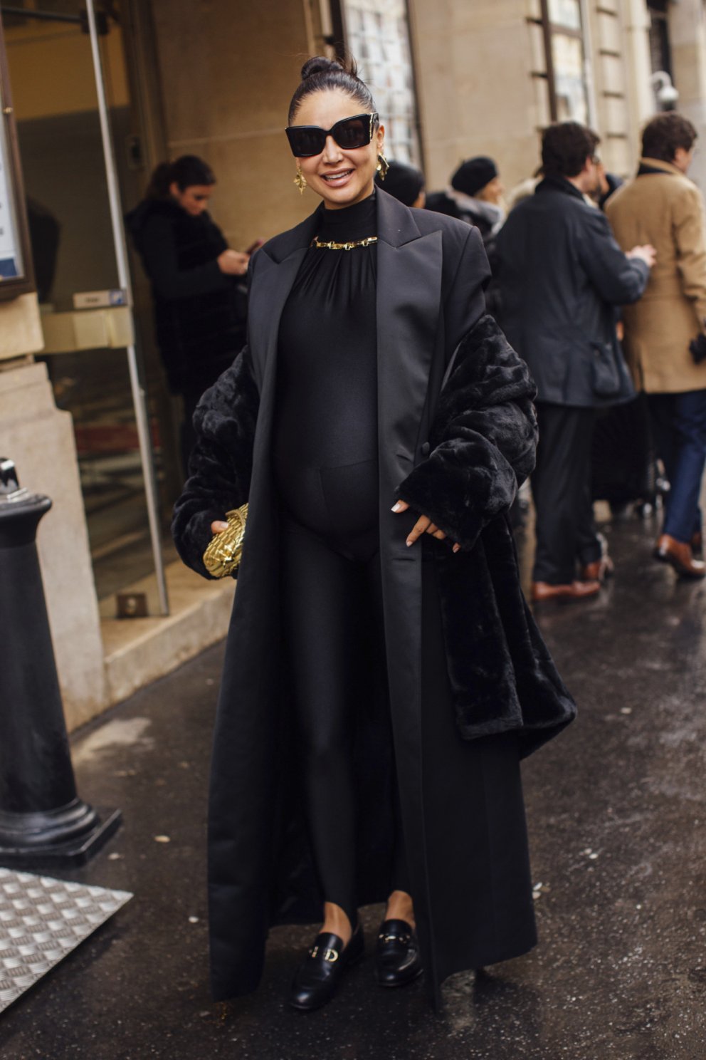 Svart frá toppi til táar klikkar seint. Hér er pelsinn „layeraður“ fallega.