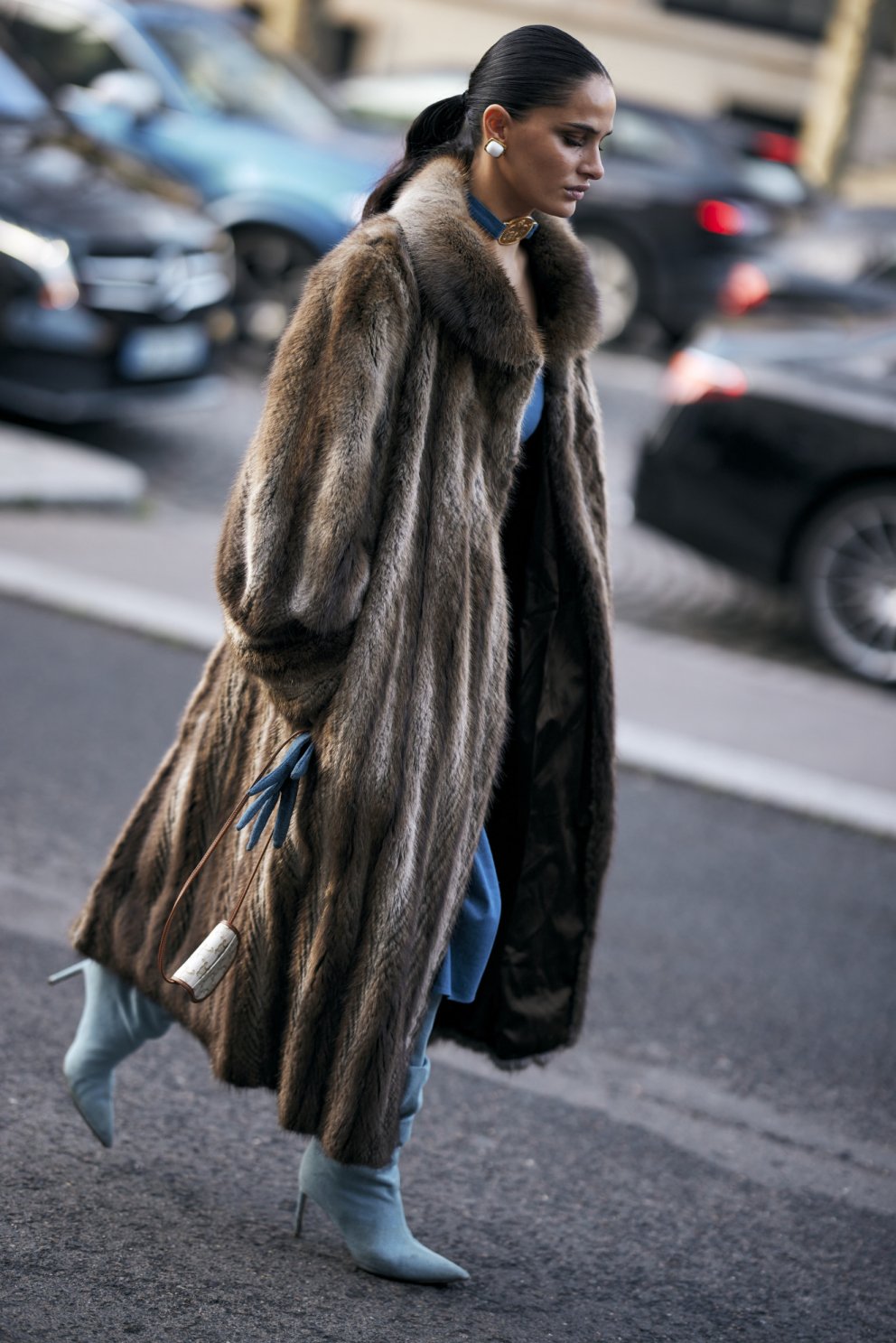 Trendið sem Tik Tok-arar kalla Mob Wife hér holdi klætt á tískuviku.