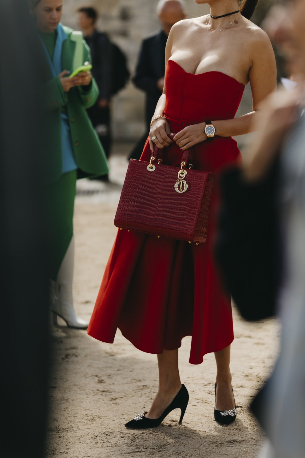 Fiftís-stíllinn er elegant og Dior-taskan toppar lúkkið.