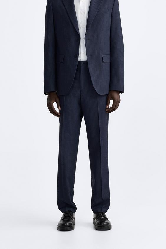 „Pinstripe-jakkafatabuxur, Zara, 8.995 kr.