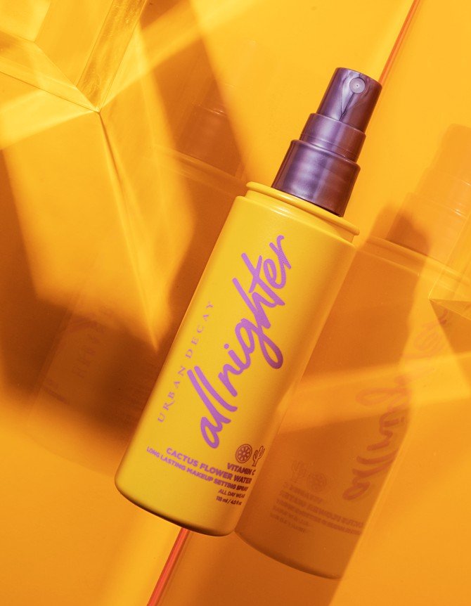 All Nighter farðaspreyið heldur förðuninni á sínum stað fram á rauða nótt. Hagkaup, 6.399 kr.