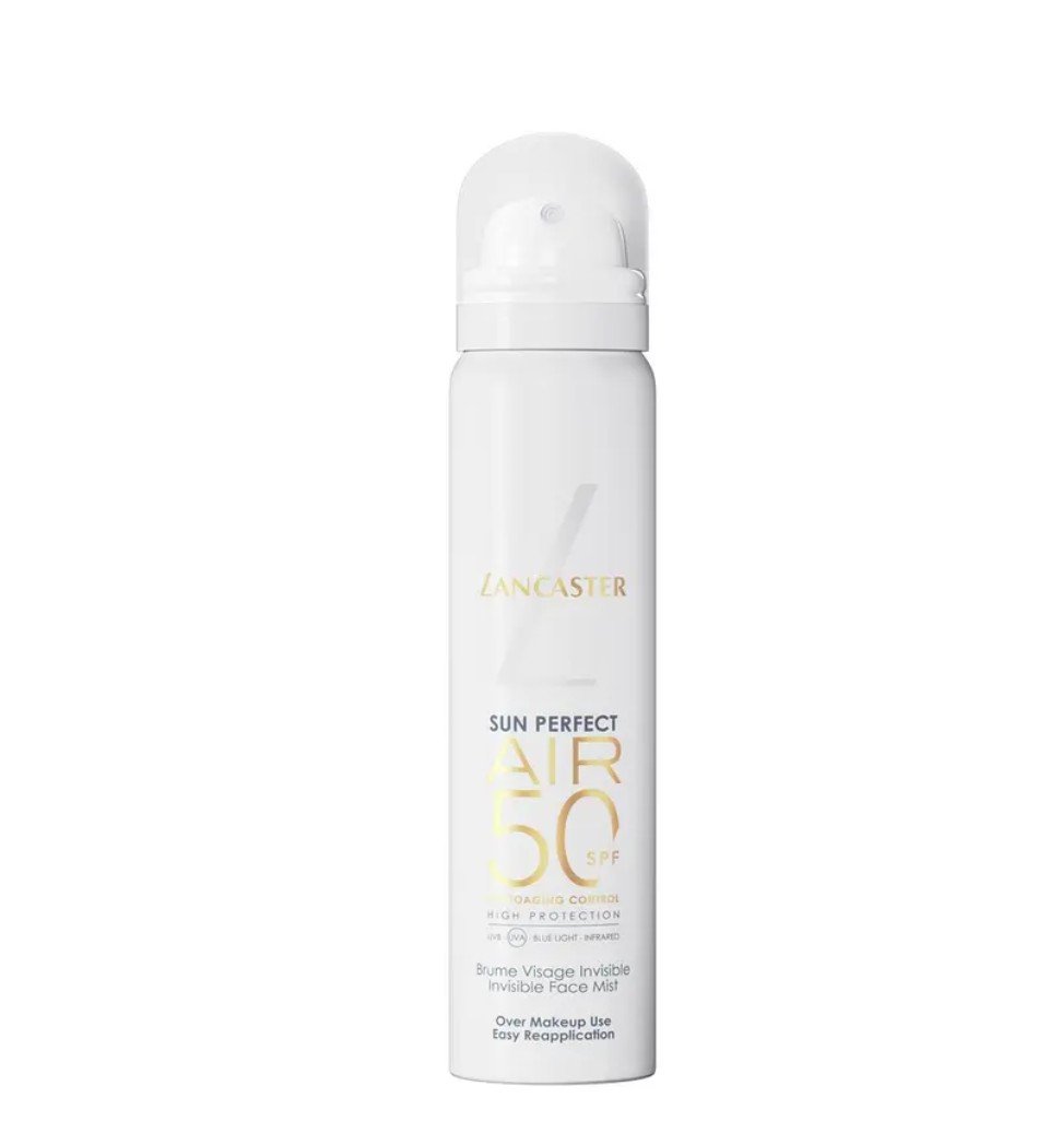 Sun Perfect Air Invisible Face Mist frá Lancaster er frískandi, ofurlétt sólarvarnar andlitsmist með SPF50 sem veitir ósýnilega vörn hvenær sem er, jafnvel yfir farða. Létt vörn sem stíflar ekki húðina og þornar fljótt. Þessi sólarvörn hentar vel til að bera yfir farða án þess að raska honum. Hagkaup, 7.999 kr.