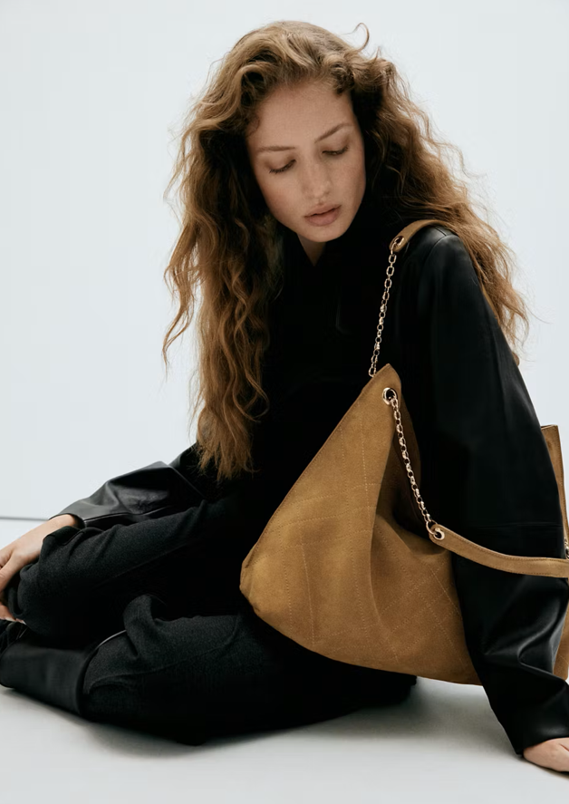 Sæt taska í Chanel-stíl frá Mango í Smáralind sem verður með 20% af öllu í tilefni bleikrar Miðnæturopnunar.
