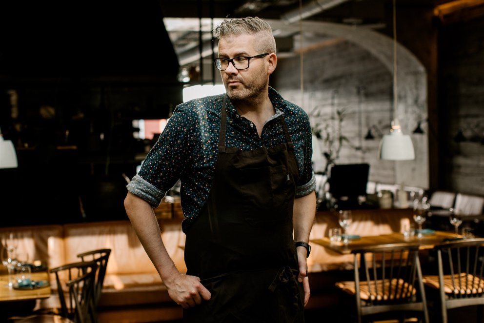 Þráinn Freyr Vigfússon, einn eiganda veitingastaðanna Sumac og Óx, lætur lesendum HÉR ER í té uppskriftir að sannkallaðri grillveislu. Mynd  / Heiðdís Guðbjörg Gunnarsdóttir