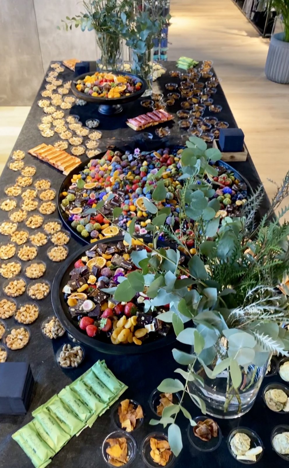 Glæsilegt veisluborð sem hentar sérstaklega vel fyrir standandi veislur.