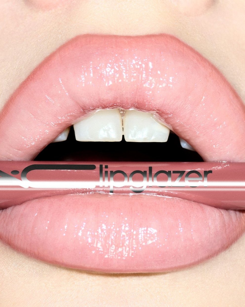 Lipglazer varablýantur frá MAC í uppáhaldslit okkar allra, Velvet Teddy. MAC, 4.265 kr.