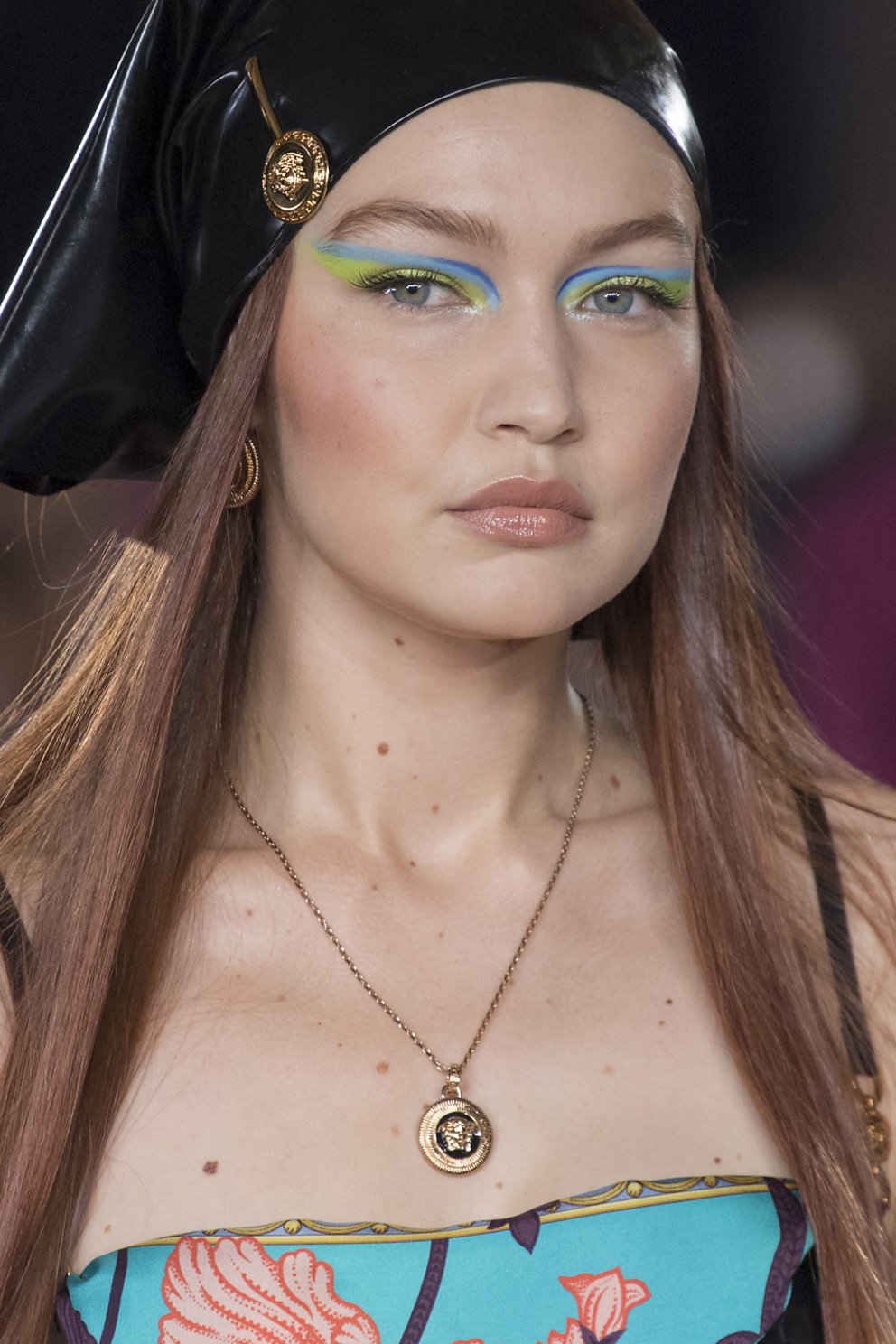 Gigi Hadid fyrir Versace.