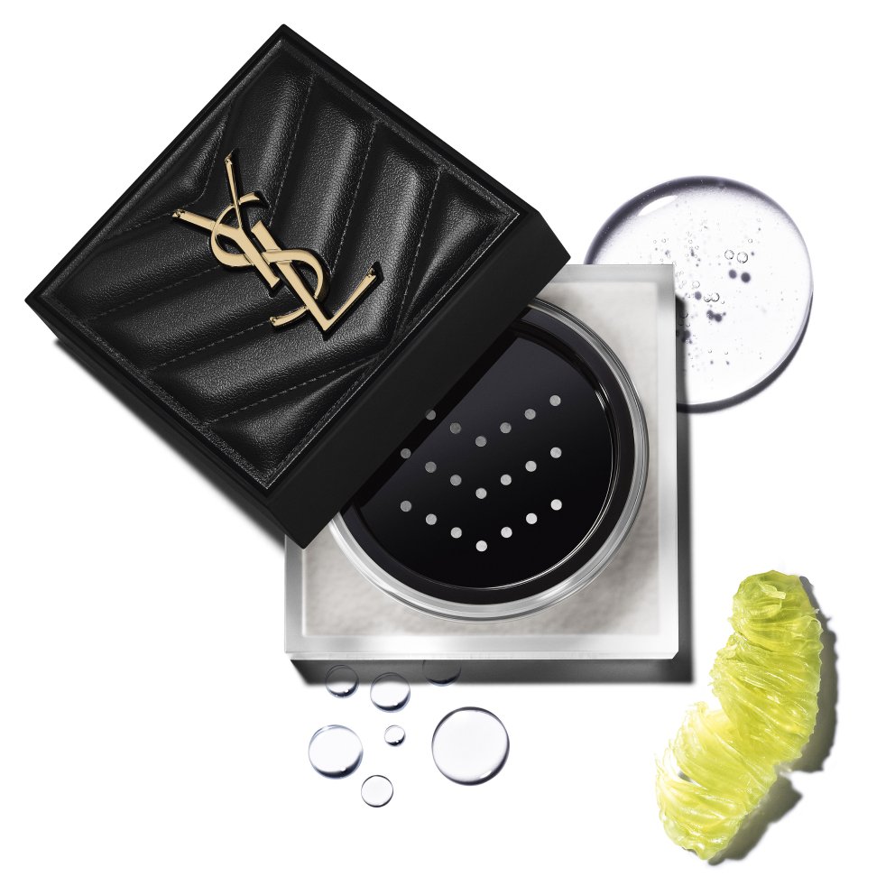 All Hours Hyper Blur Loose Powder er nýtt laust púður frá YSL með náttúrulegri en örlítið ljómandi áferð sem hentar bæði daglegri notkun og sérstökum tilefnum. Það hefur einnig verið nefnt sem eitt af bestu púðrunum fyrir þau sem leita að náttúrulegri, mattri áferð án þess að þurrka húðina.