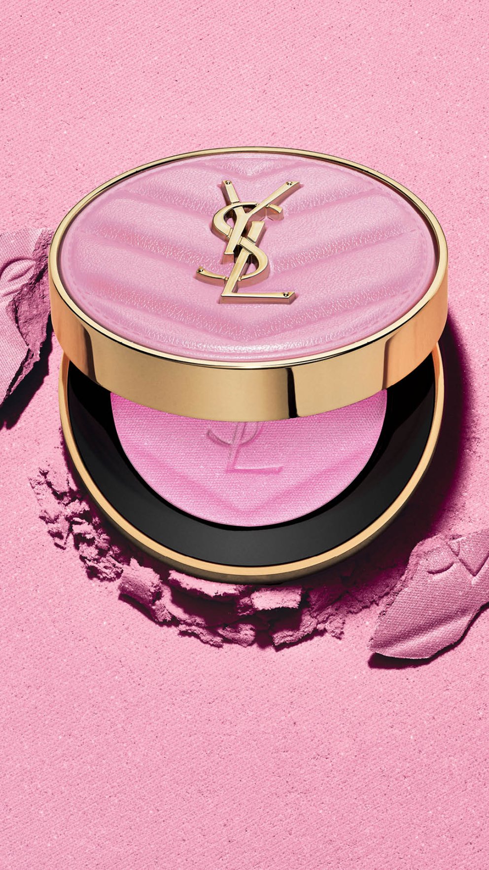 Make Me Blush eru nýir, silkimjúkir kinnalitir frá YSL sem gefa þér lit sem helst á allan daginn. Umbúðirnar eru svo sér kapítuli út af fyrir sig. Hagkaup, 7.256 kr.