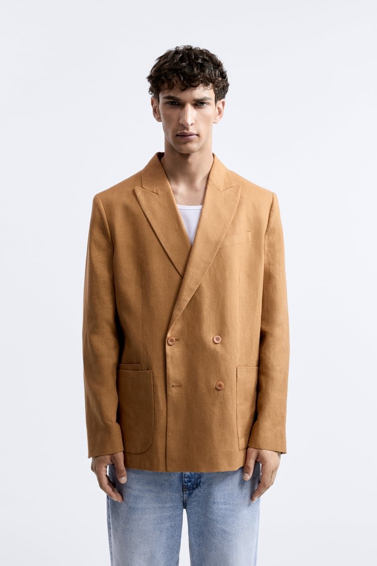  Þessi tvíhneppti jakki er í alveg trufluðum lit og ekki skemmir fyrir að hann er úr léttu hörefni. Zara, 19.995 kr.